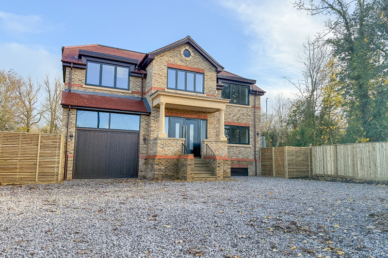 8 The Avenue contemporary luxury home in Wraysbury